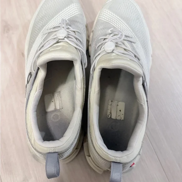 On Running Cloud X Z5 Sneakers ice/Cream Colorway Size: 11